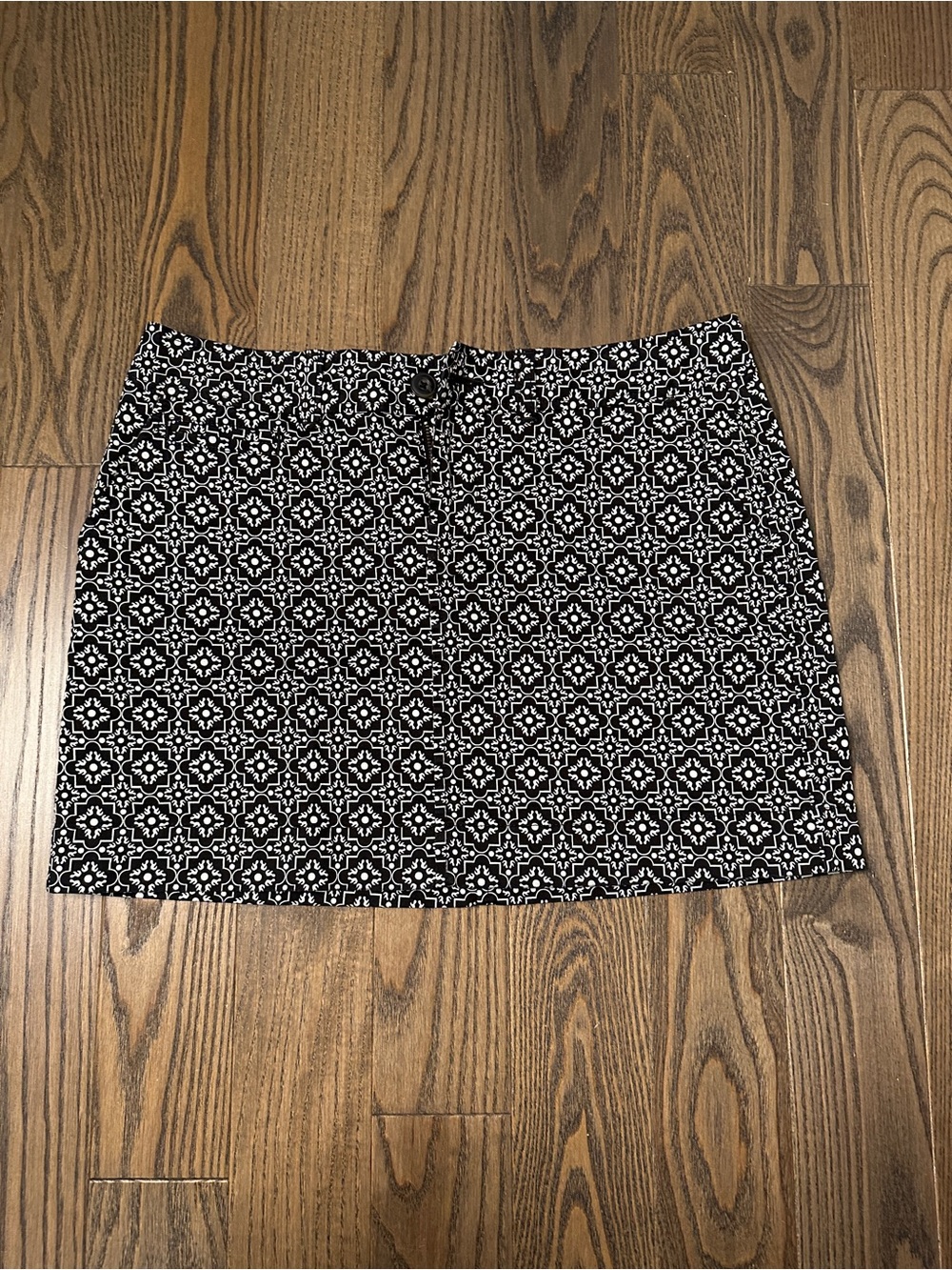 Old Navy Black and White Geometric Mini Skirt